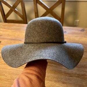 Gigi Pip M/L grey hat.  Worn once for a photo shoot